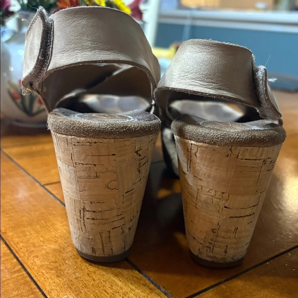 CLARKS Suede Straps With Cork Platform, Size 7.5, Natural